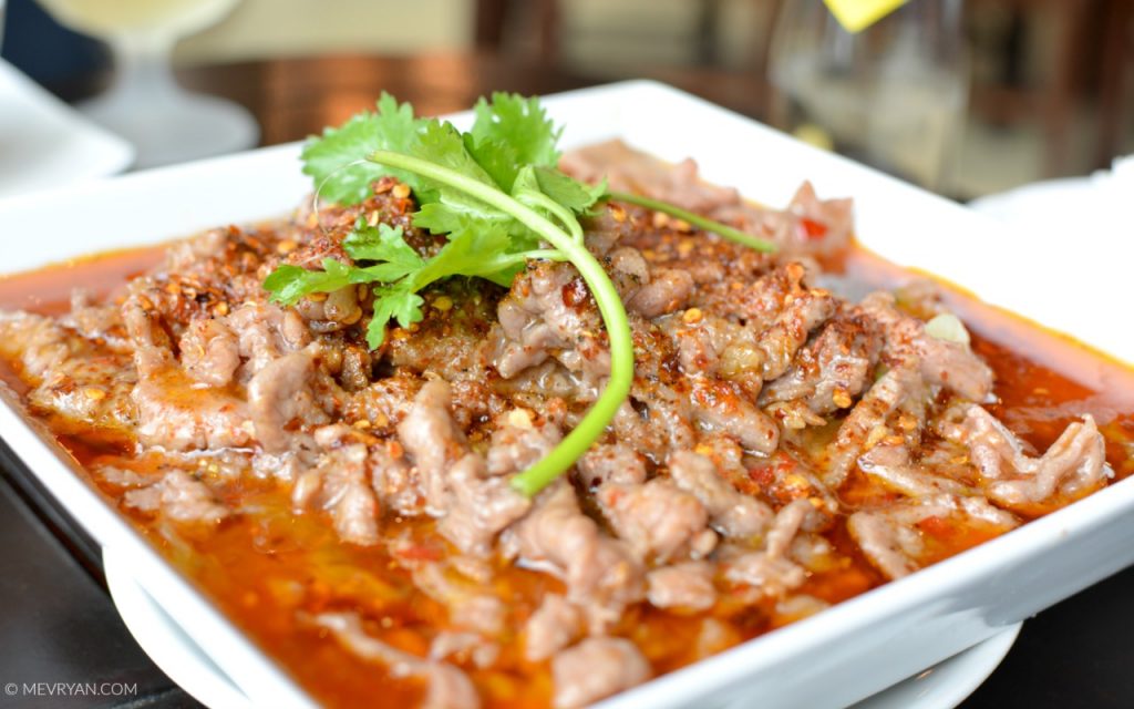 Foto Sichuan gerecht Chilli boiled beef. Food blog © MEVRYAN.COM
