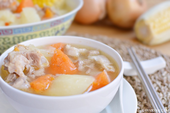 Foto Chinese soep met wortels en aardappelen. Food blog © mevryan.com