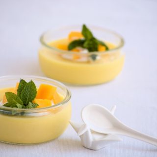 Foto mango pudding, tropisch dessert