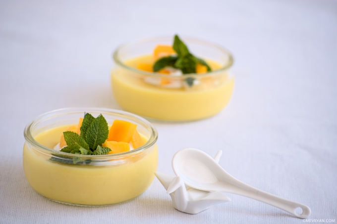 Foto mango pudding, tropisch dessert